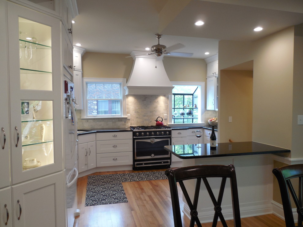 Example of a small transitional kitchen design