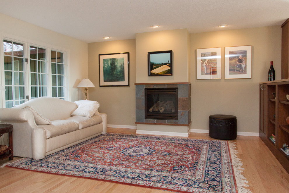 Photo of a traditional living room in Portland.