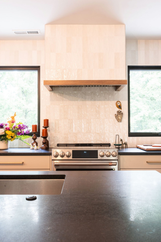 Kitchen - transitional kitchen idea
