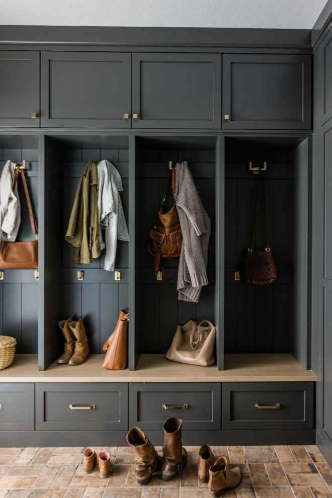 Entryway - transitional entryway idea