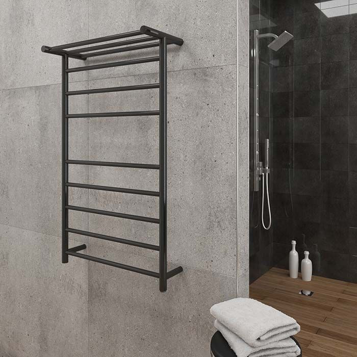 Modelo de cuarto de baño principal minimalista de tamaño medio con encimera de cobre