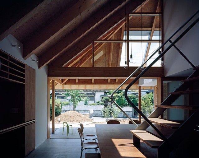 ナガレノイエ　―大きな屋根とテーブルの家 french-country-salon