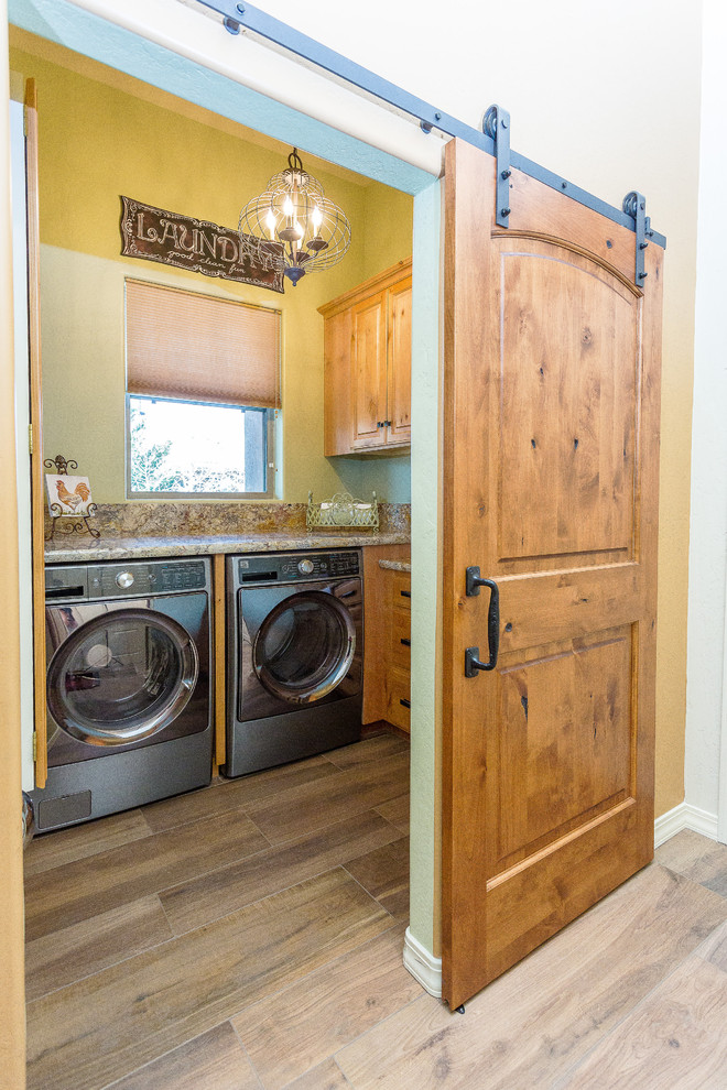 Home design - transitional home design idea in Phoenix