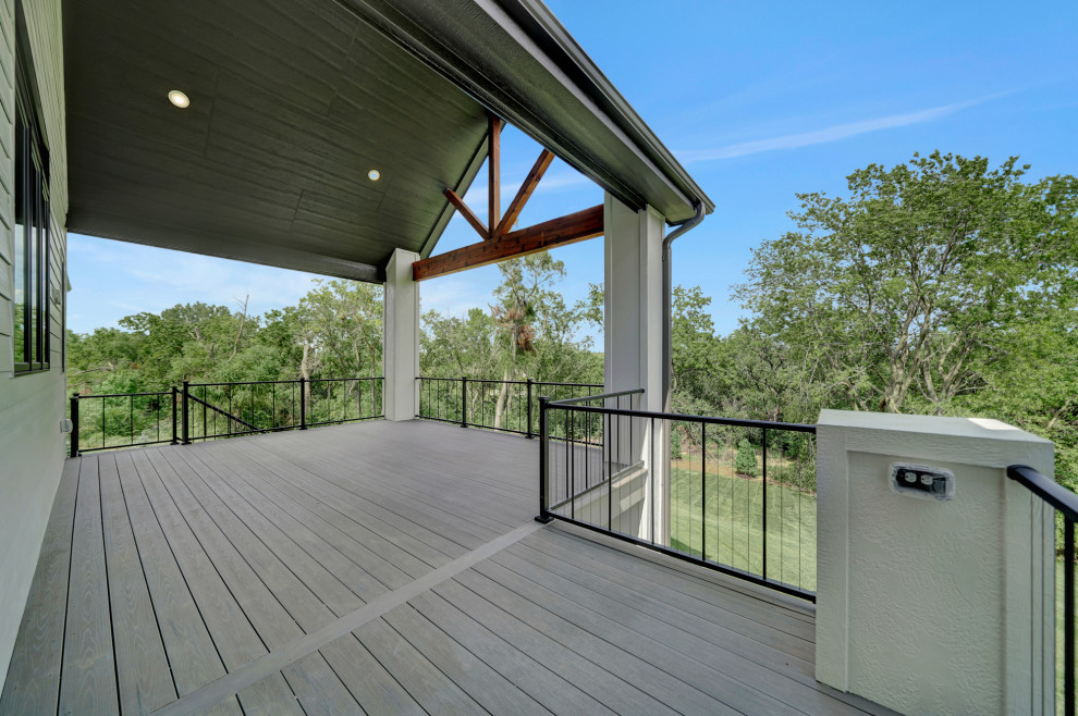Inspiration for a transitional balcony remodel in Omaha