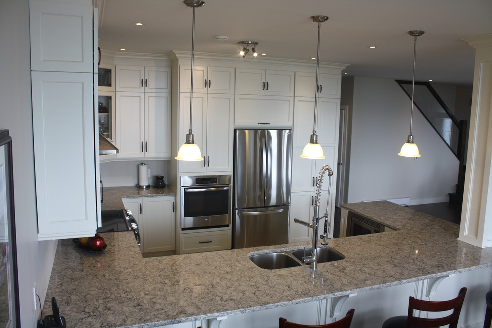 Inspiration for a large transitional kitchen remodel