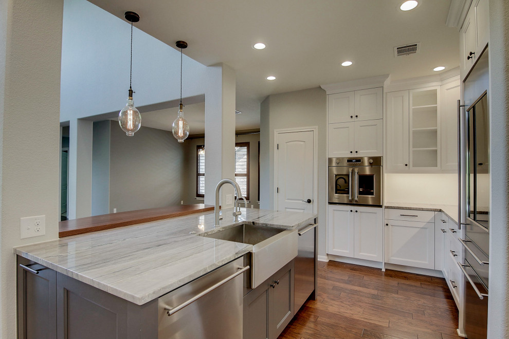 Transitional kitchen photo in Austin