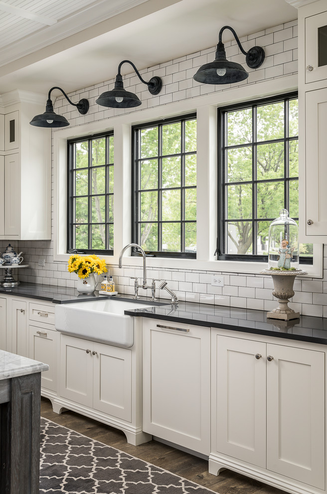 Kitchen - country kitchen idea in Chicago