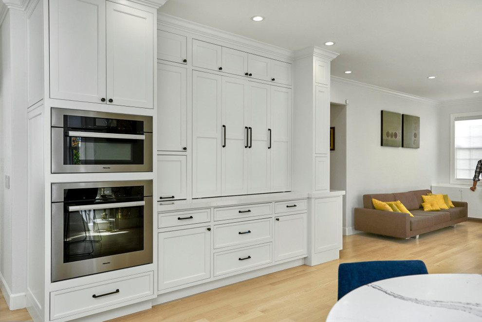 Kitchen - transitional kitchen idea in San Francisco
