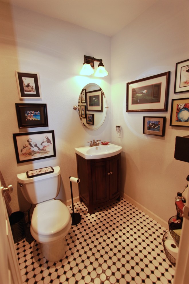 Inspiration for a small transitional home design remodel