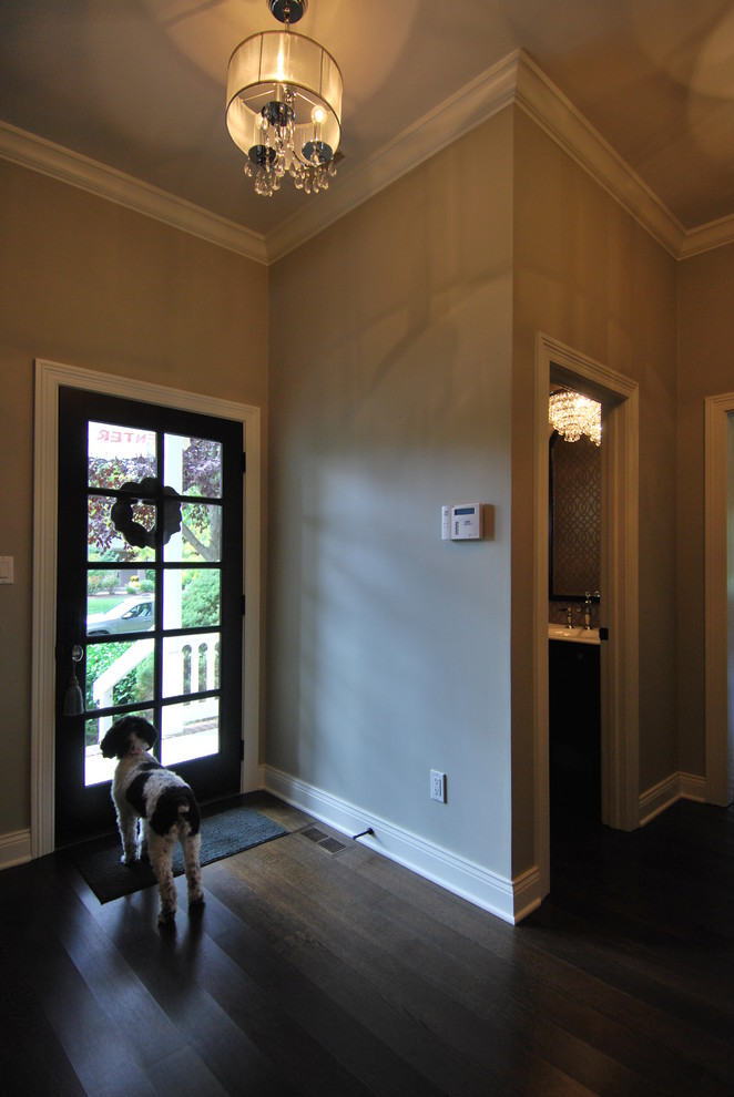 Example of a transitional entryway design in Indianapolis