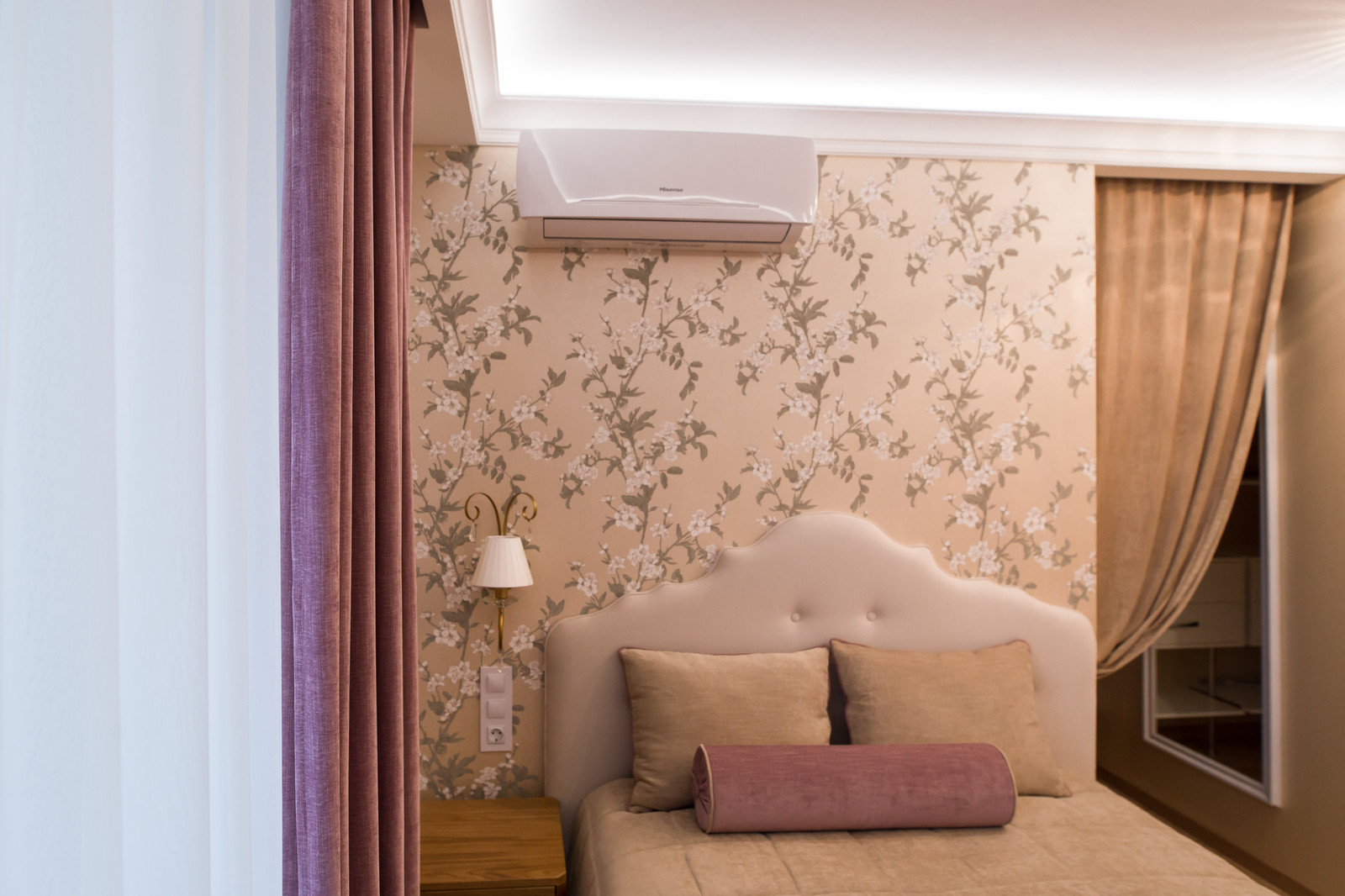 Городская кухня с лесным пейзажем