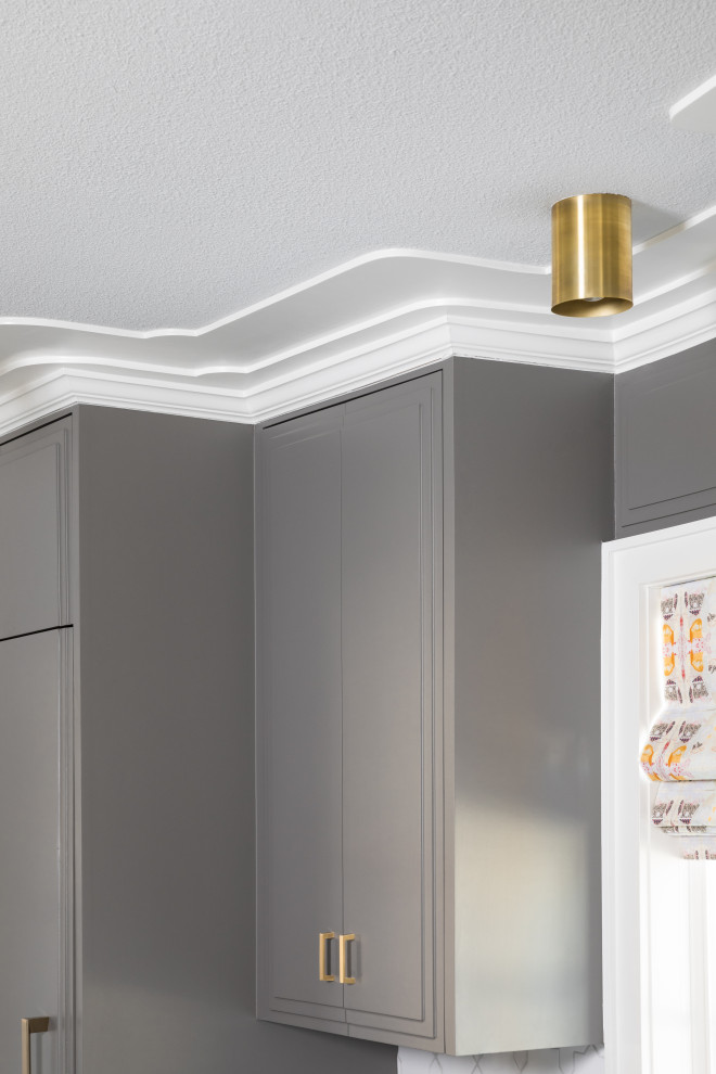 Transitional home design photo in Dallas