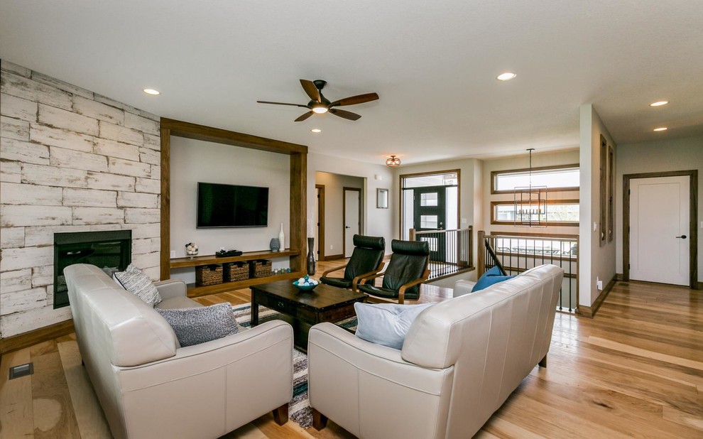 Home design - transitional home design idea