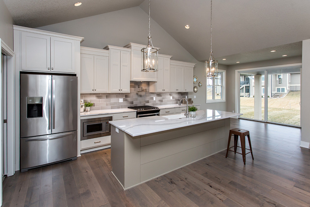 Kitchen - transitional kitchen idea