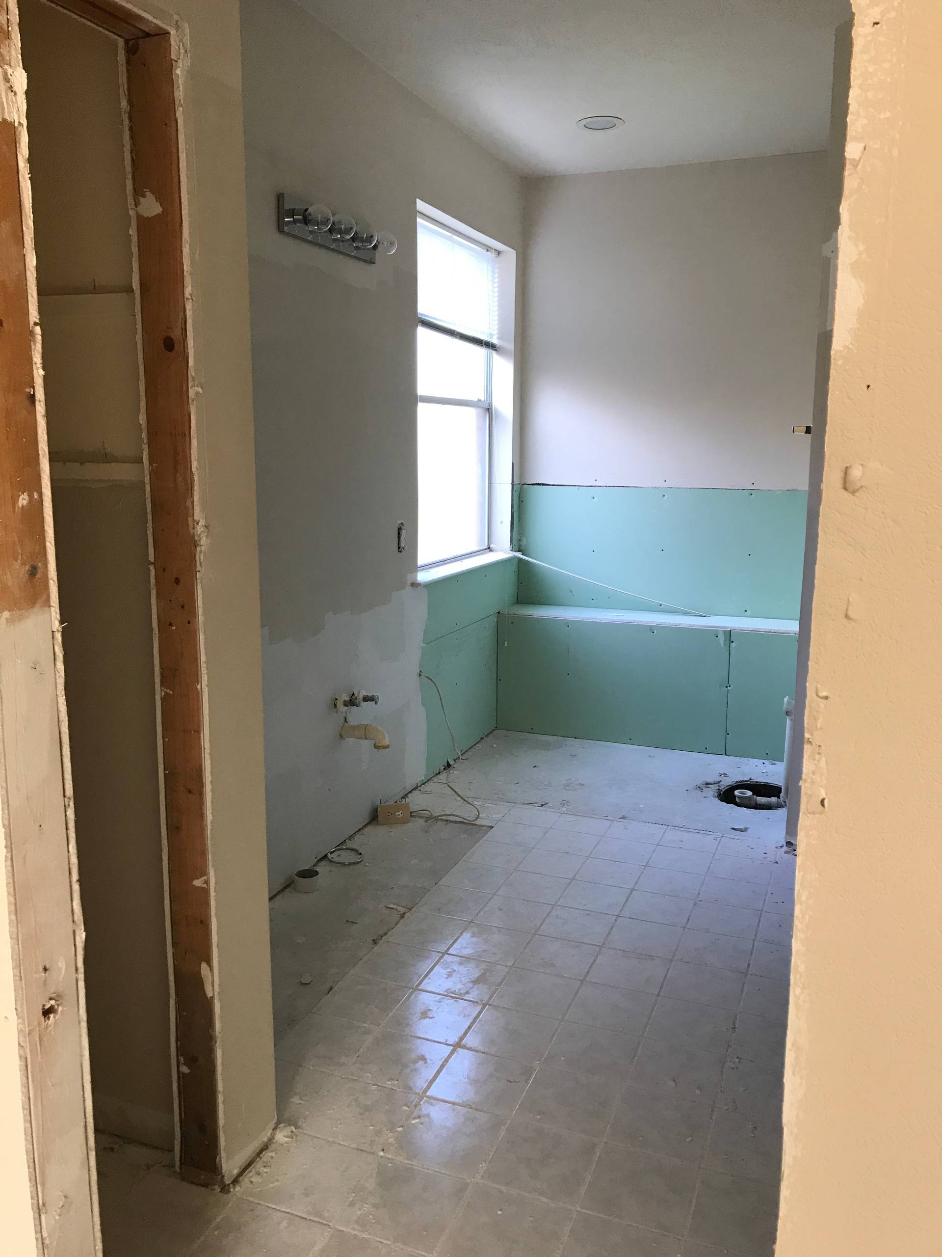 Master Bath (before)