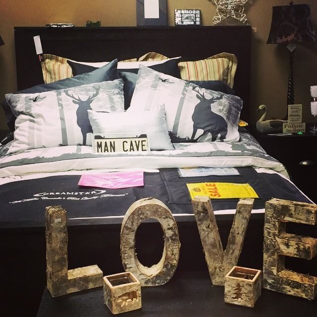 Small mountain style bedroom photo