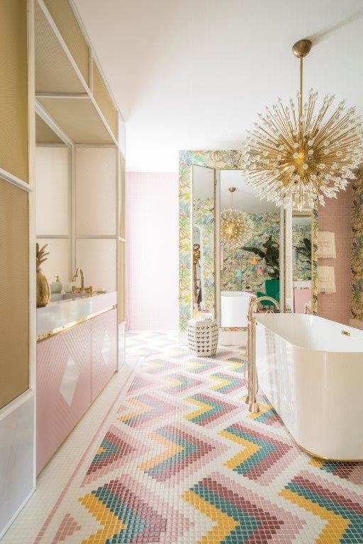Inspiration for a large midcentury master bathroom in Madrid with mosaic tile, mosaic tile floors and pink floor.