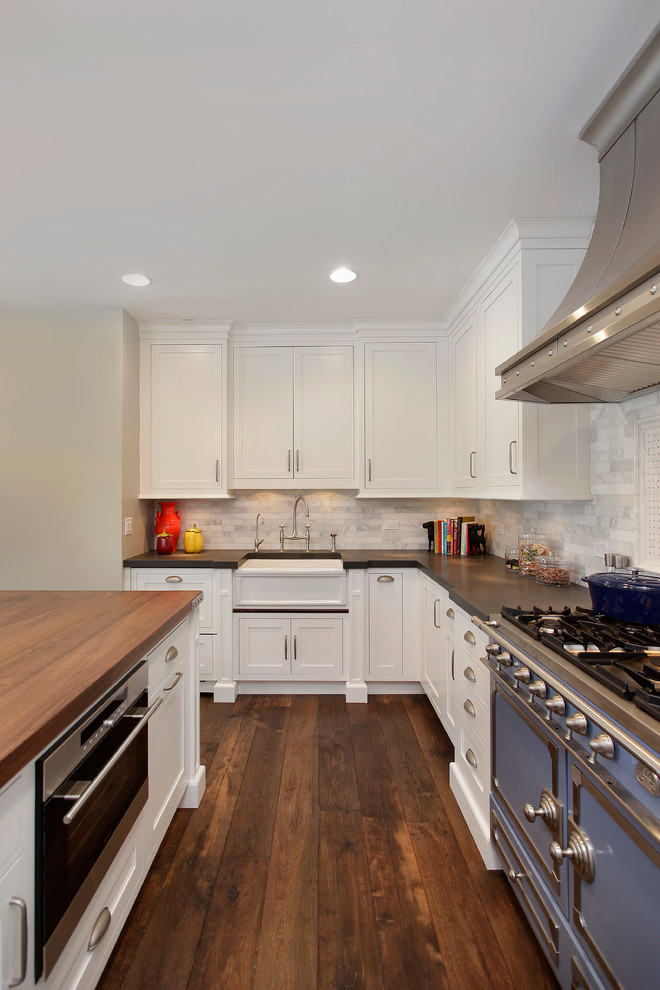 Photo of a transitional u-shaped kitchen in Chicago with a farmhouse sink, shaker cabinets, white cabinets, wood benchtops, white splashback, coloured appliances and dark hardwood floors.
