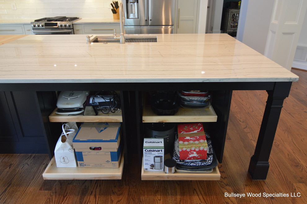 Eat-in kitchen - large transitional u-shaped medium tone wood floor and brown floor eat-in kitchen idea in DC Metro with a single-bowl sink, shaker cabinets, gray cabinets, quartzite countertops, white backsplash, ceramic backsplash, stainless steel appliances, an island and white countertops