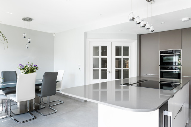 Smart Tri-Tone Design contemporary-kitchen