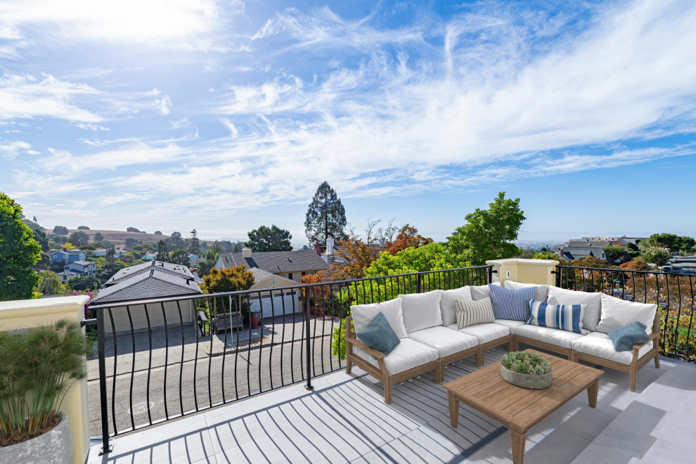 Transitional deck photo in San Francisco