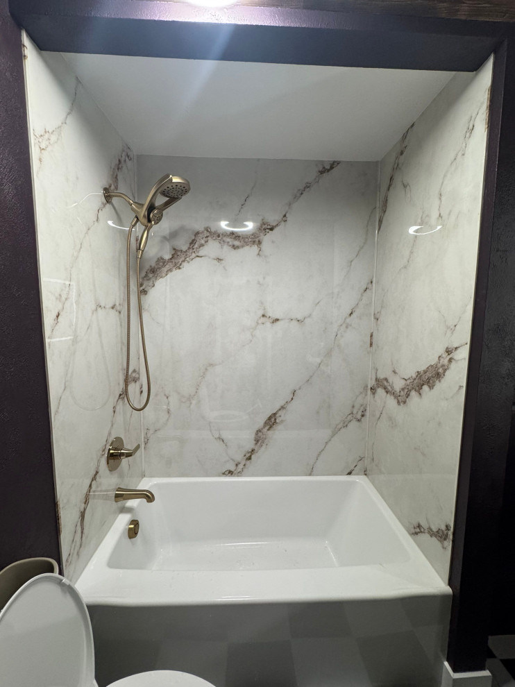 A Moody, Low-Maintenance Bathroom