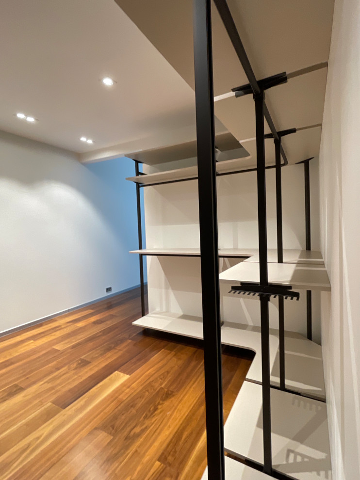 Распашной шкаф с системой RPE raumplus и Гардеробная система UNO raumplus