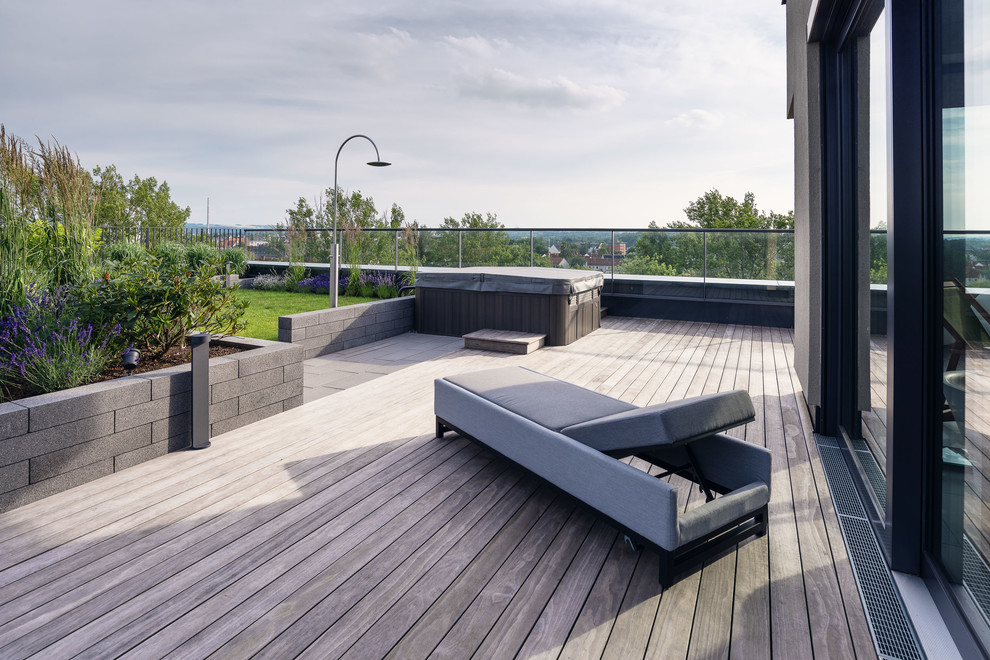 Photo of a contemporary deck in Dresden.