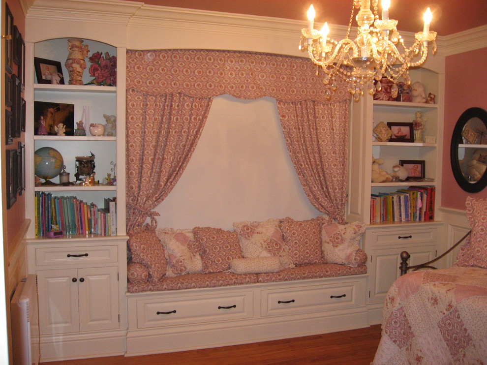 This is an example of a traditional kids' room in Montreal.
