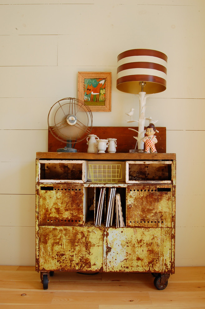 Inspiration for a country home design remodel in New York