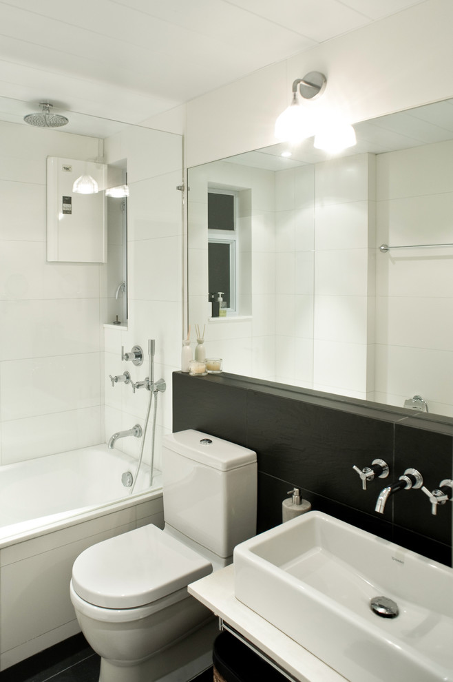 This is an example of a modern bathroom in Hong Kong with a vessel sink.
