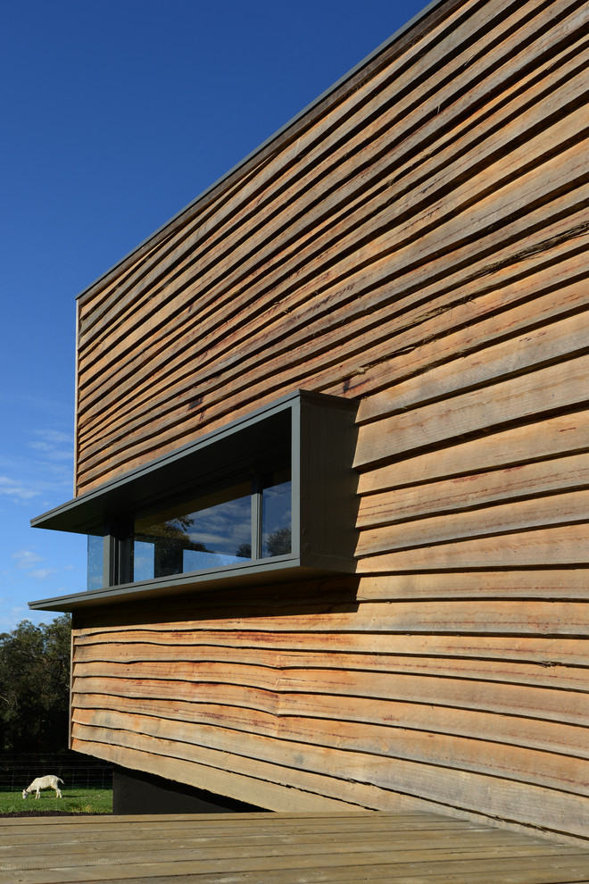 Country one-storey exterior in Melbourne with wood siding.