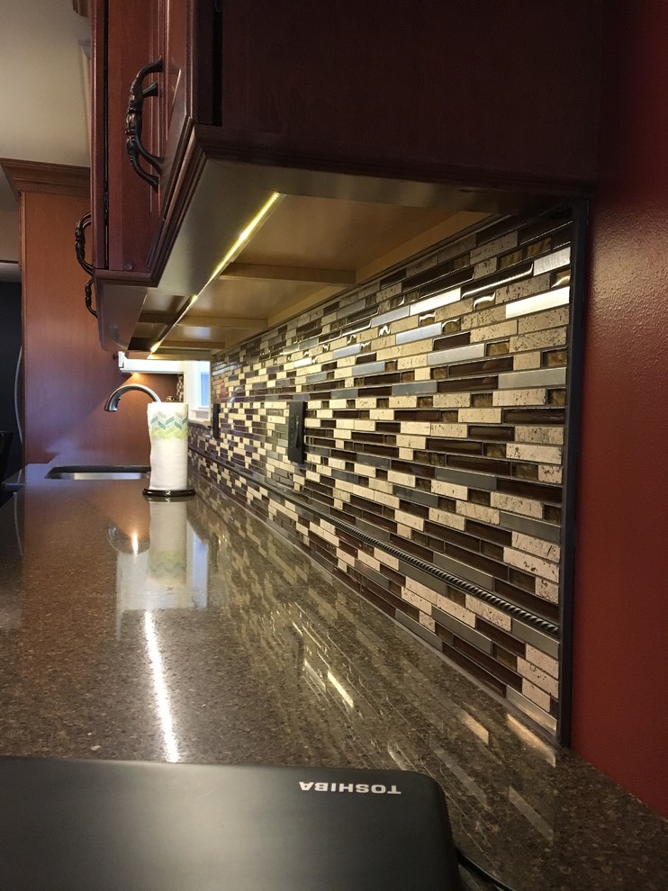 Example of a transitional kitchen design in Chicago
