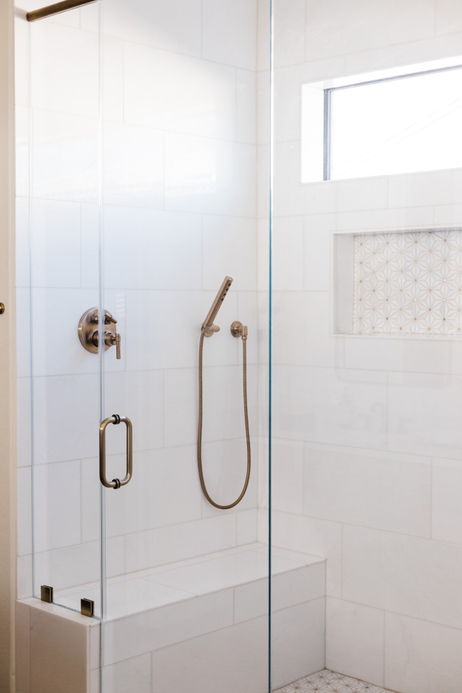 Transitional home design photo in Phoenix