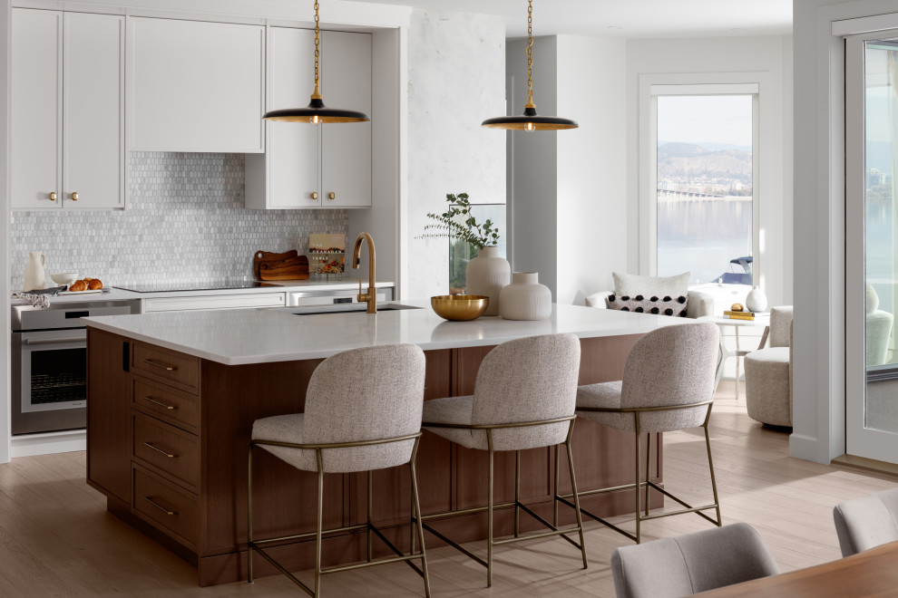 Contemporary Lakeside Luxury