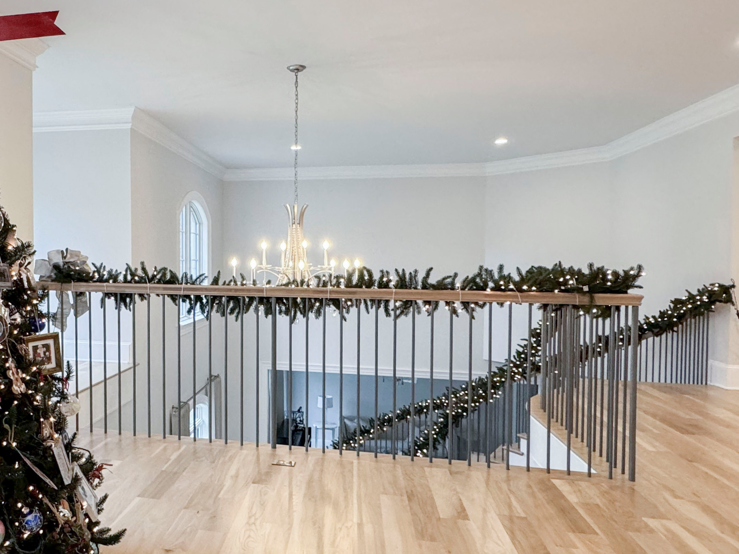 116_Elegant & Eye-catching Curved Staircase, Leesburg VA 20175