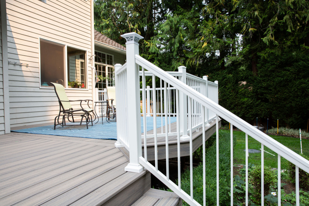 Minimalist deck photo in Seattle