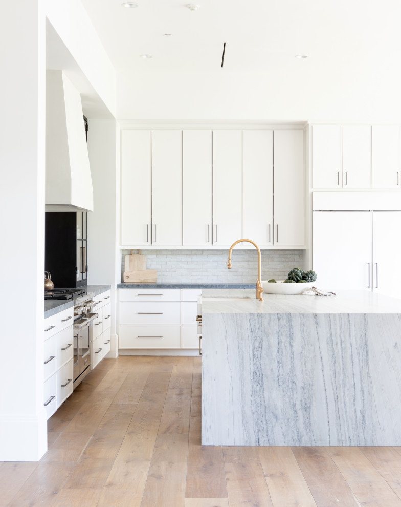 Inspiration for a transitional kitchen remodel in Houston