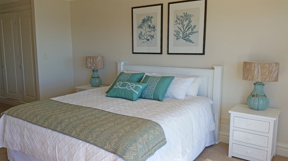 Photo of a contemporary bedroom in Gold Coast - Tweed.