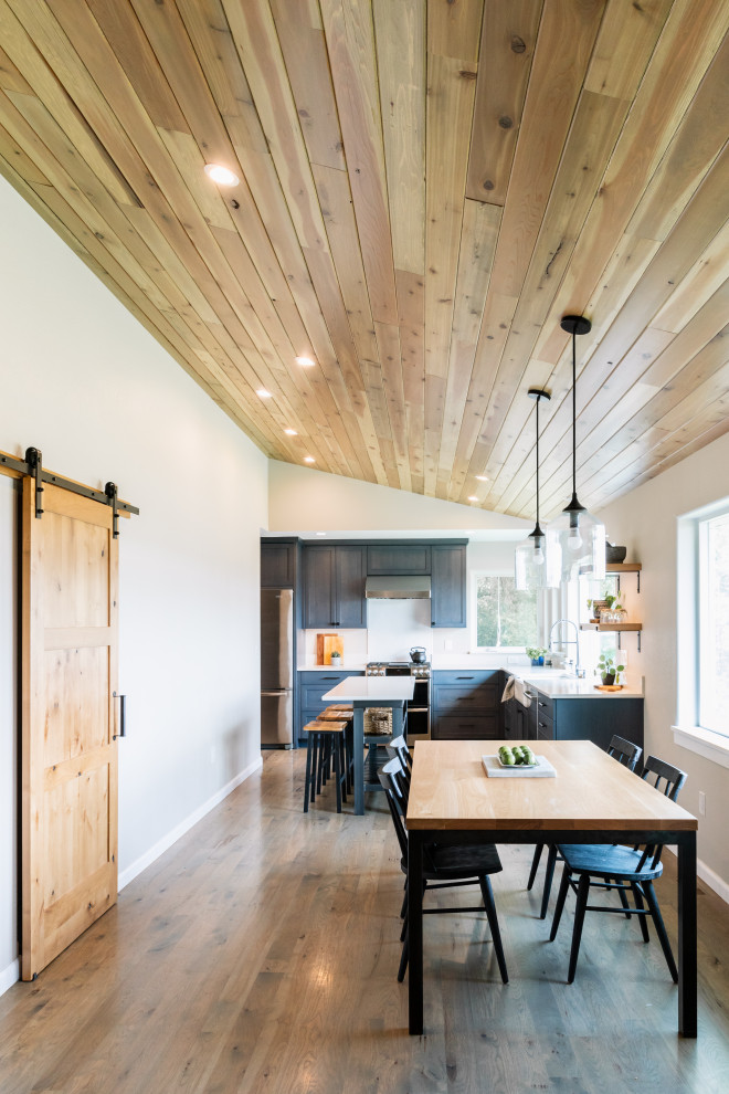 Transitional kitchen photo in Seattle