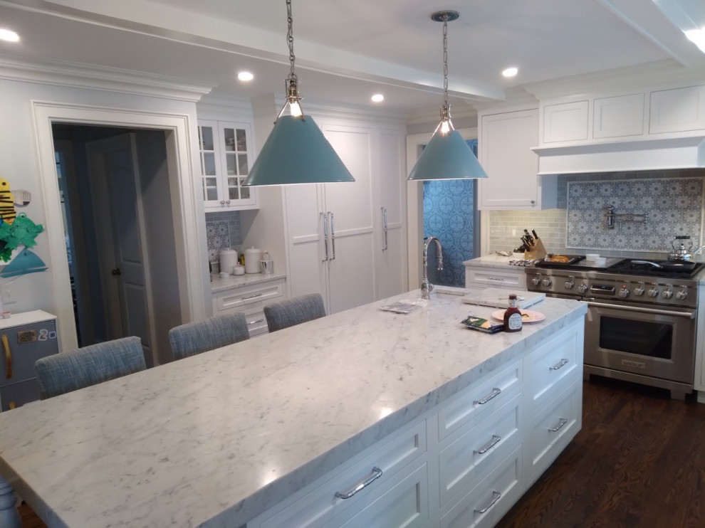 Kitchen - transitional kitchen idea