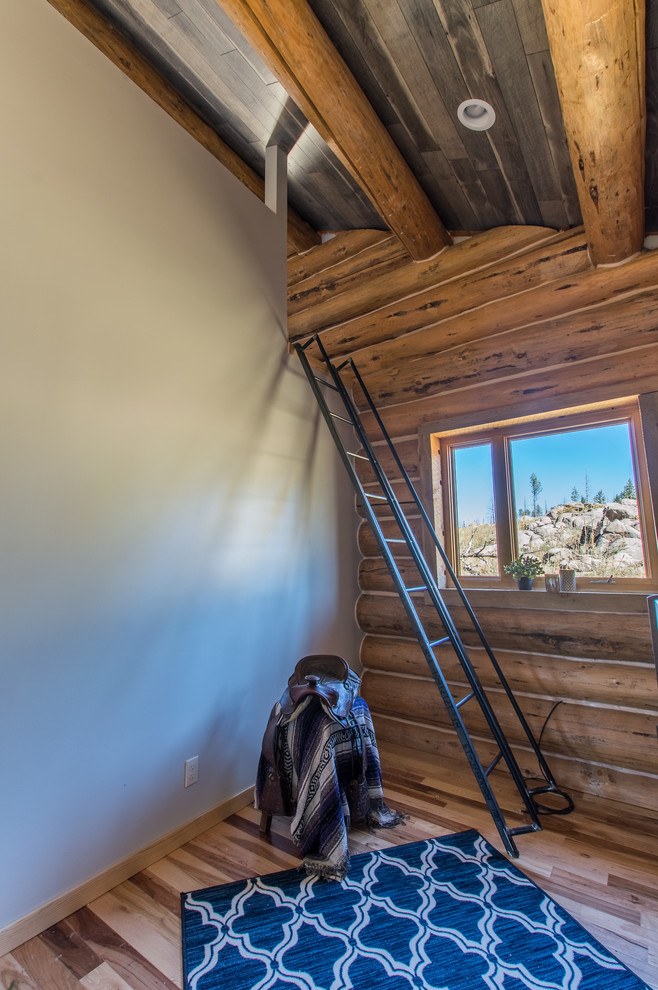 Home design - rustic home design idea in Denver