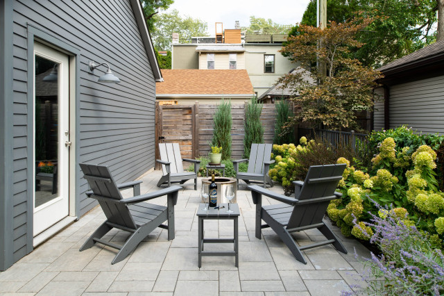 Patio of the Week: Small City Yard for Gathering and Growing
