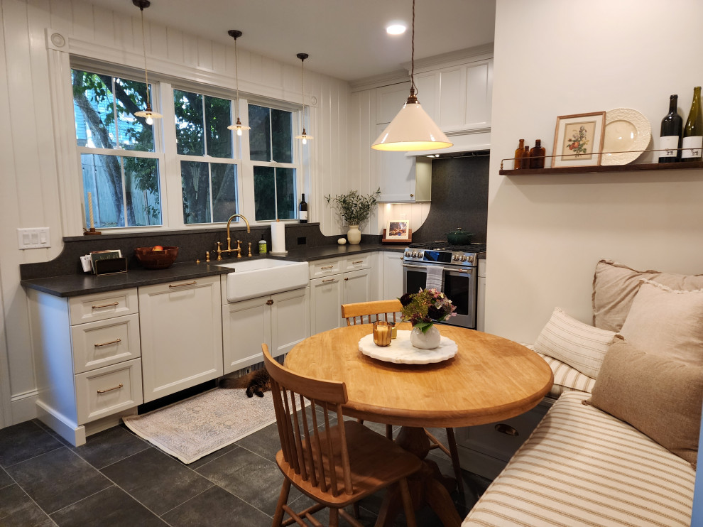 16831 - The Purrfect Kitchen