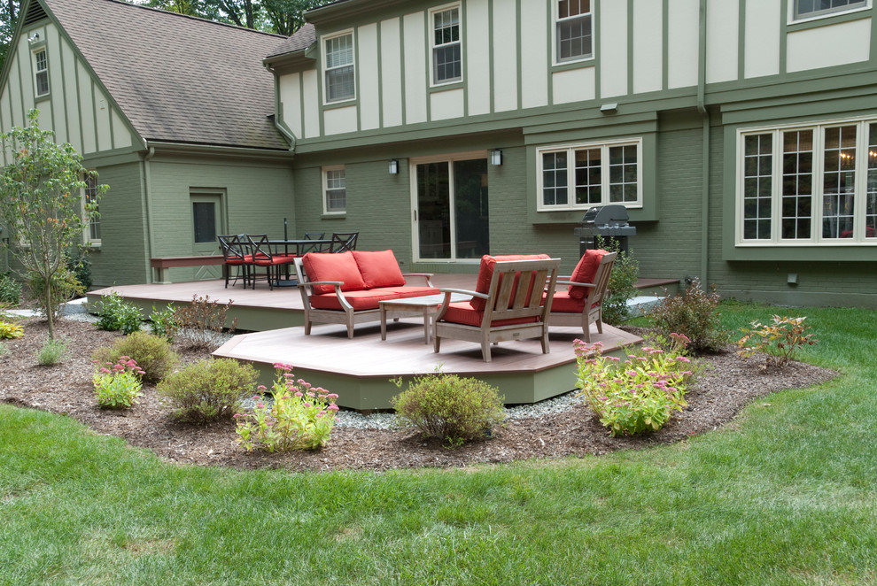 Inspiration for a mid-sized traditional backyard deck in Manchester with an outdoor kitchen and no cover.