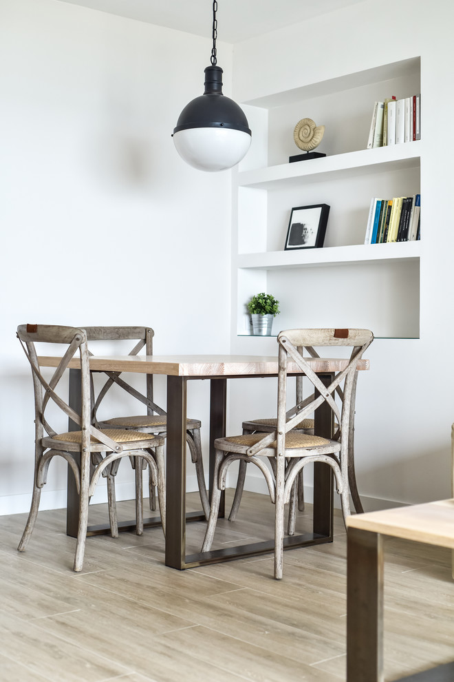 Design ideas for a small contemporary dining room in Barcelona.
