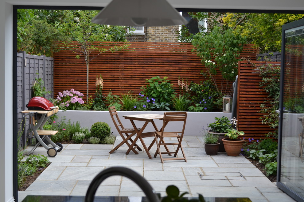 Paved Courtyard - Balham, London - Contemporary - Patio ...