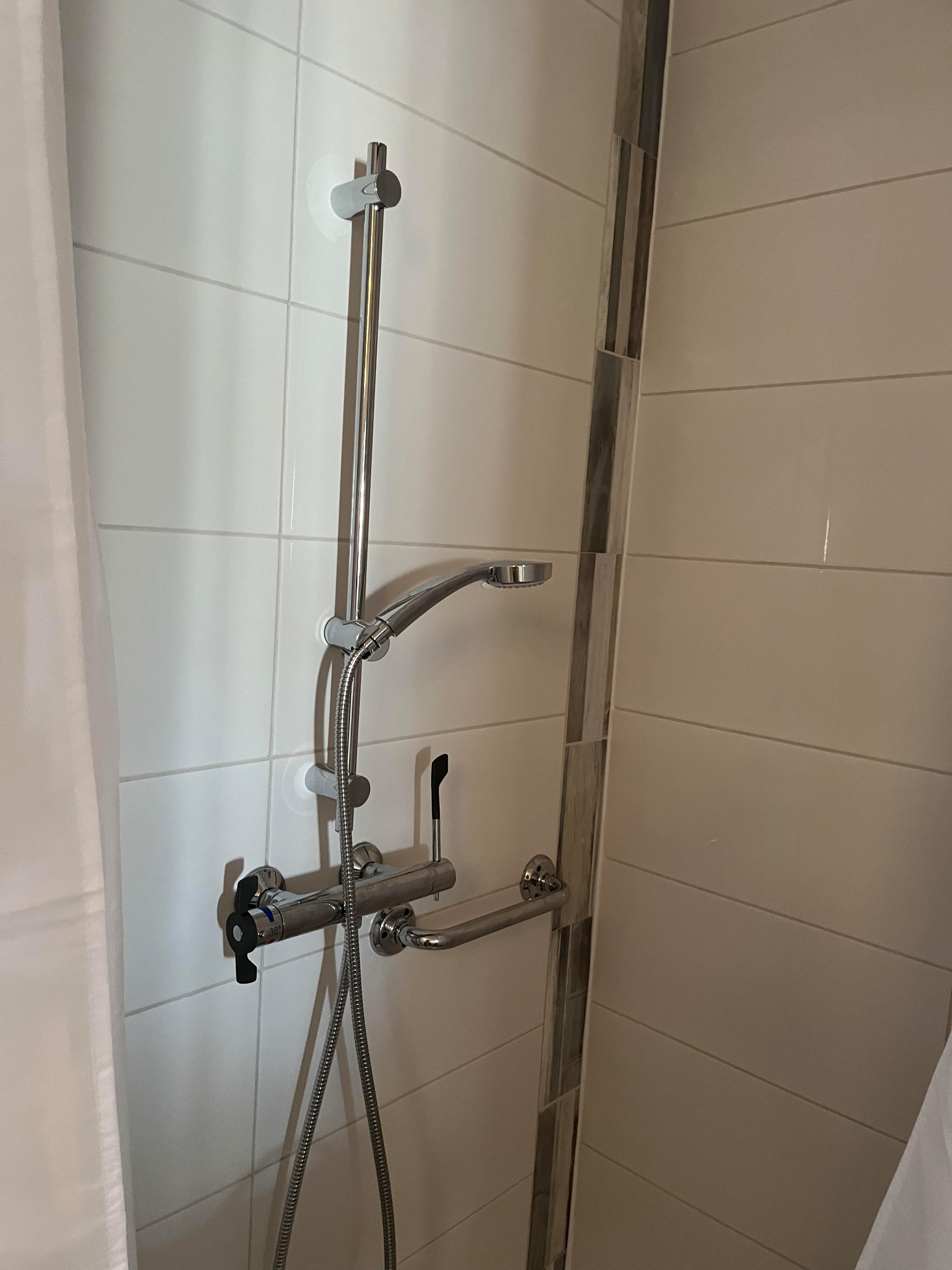 Salle de bain PMR