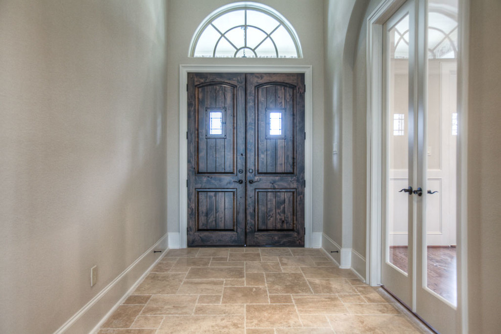 Example of a transitional entryway design in Houston