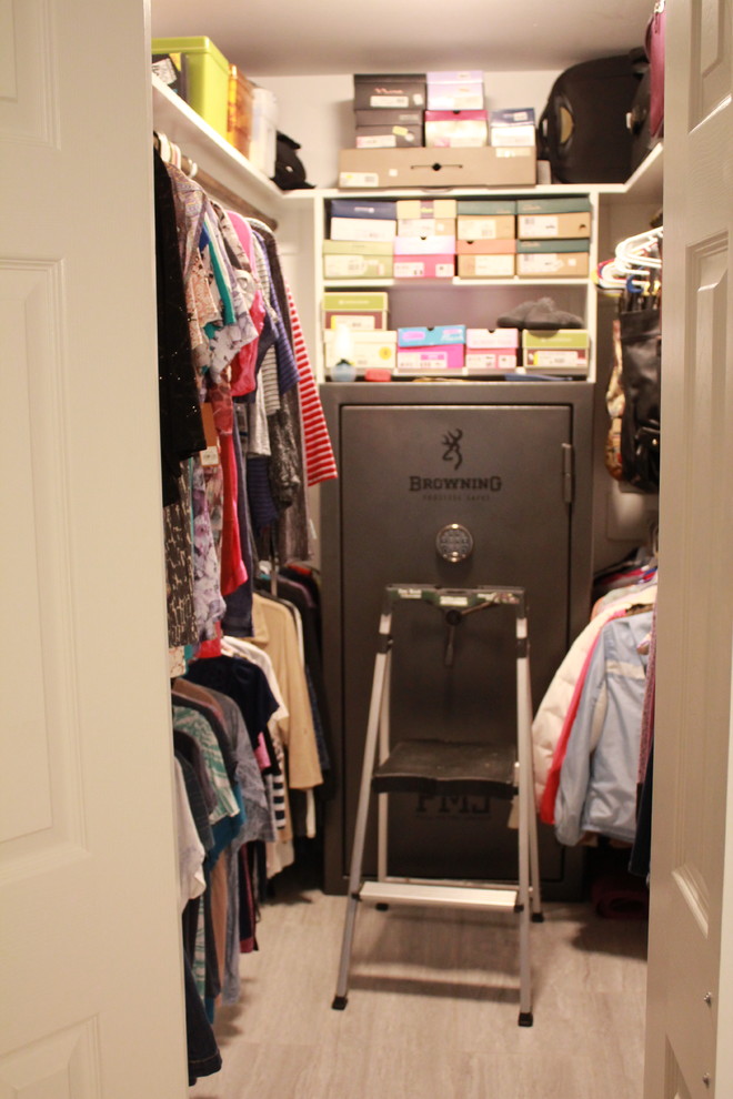 Inspiration for a transitional closet remodel in Houston